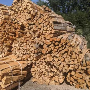 Buk metrové štěpiny palivové dřevo